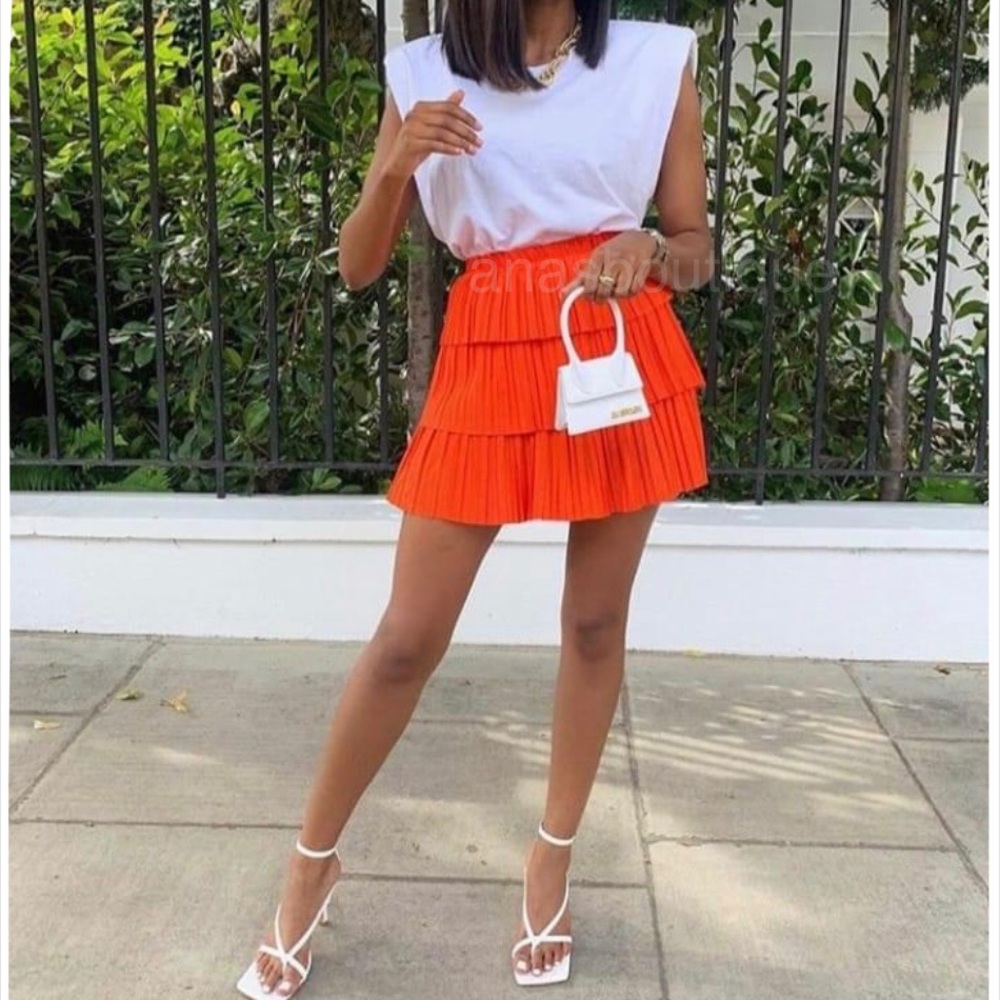 Zara pleated tiered orange pull-on mini skirt women’s Size Medium Bloggers Fav